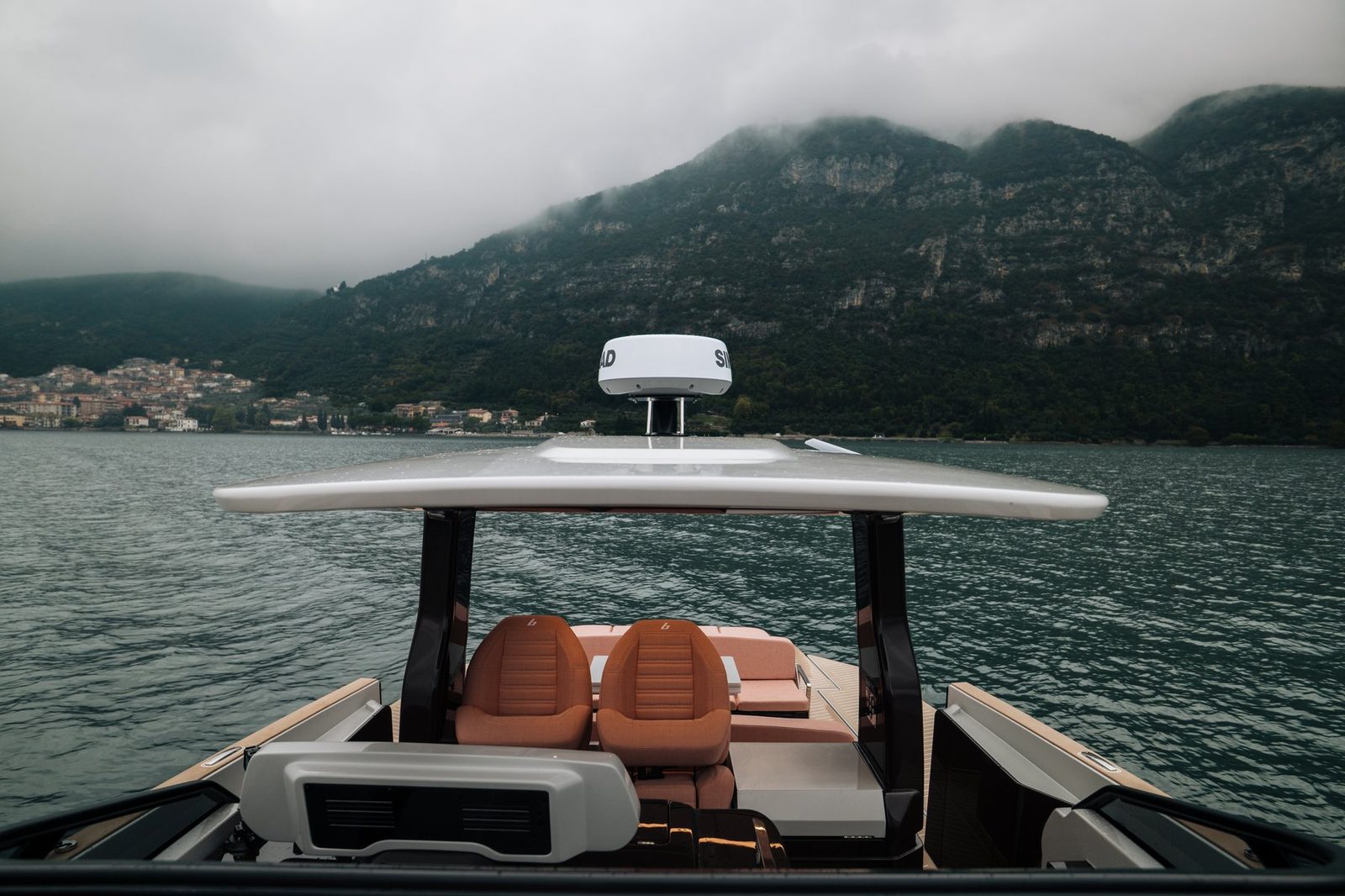 Carbon fibre hardtop and helm seating